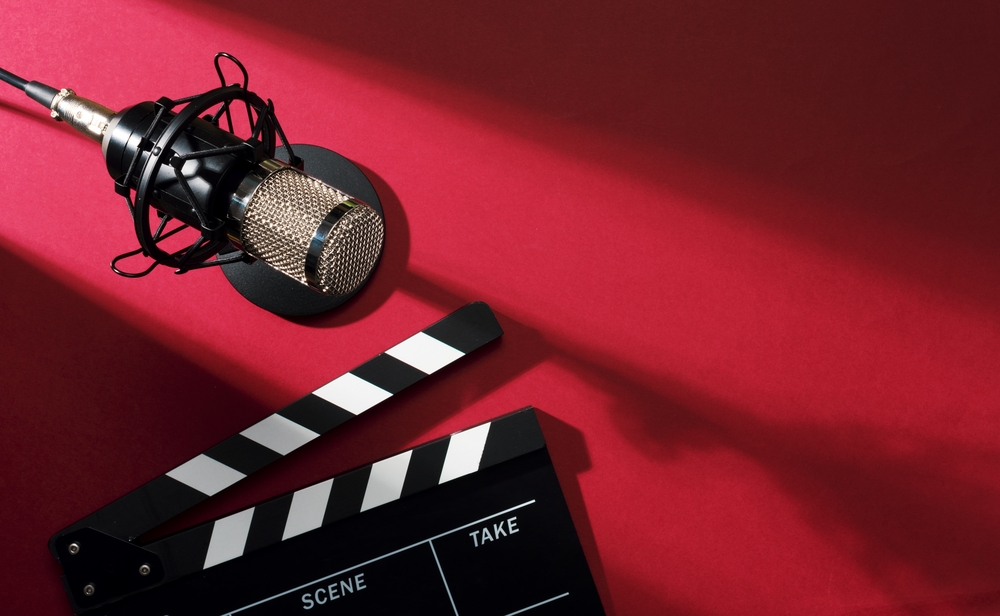 un micro et un clip clap