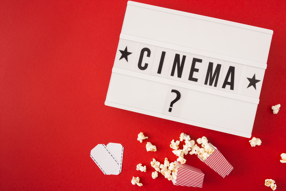 panneau de cinéma et pop corn